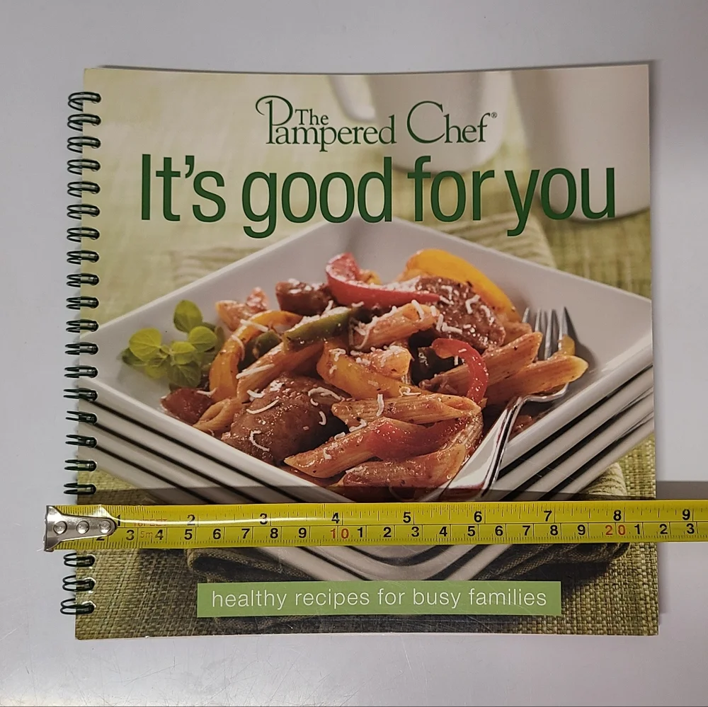 The Pampered Chef Healthy Family Cookbook & Scalloped Canapé Bread Tube Bundle